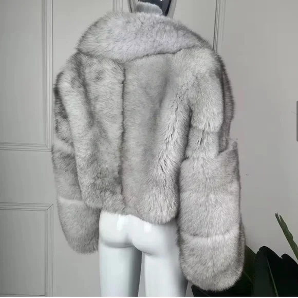 Elegant Women's real Fur Coat - Gray Silver Fox - Picture 8 of 12
